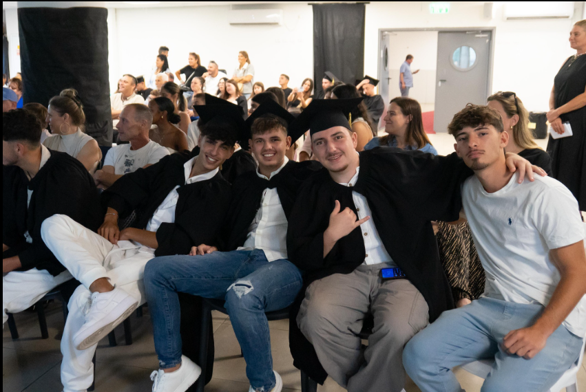 מחיאות כפיים של הקהל בטקס